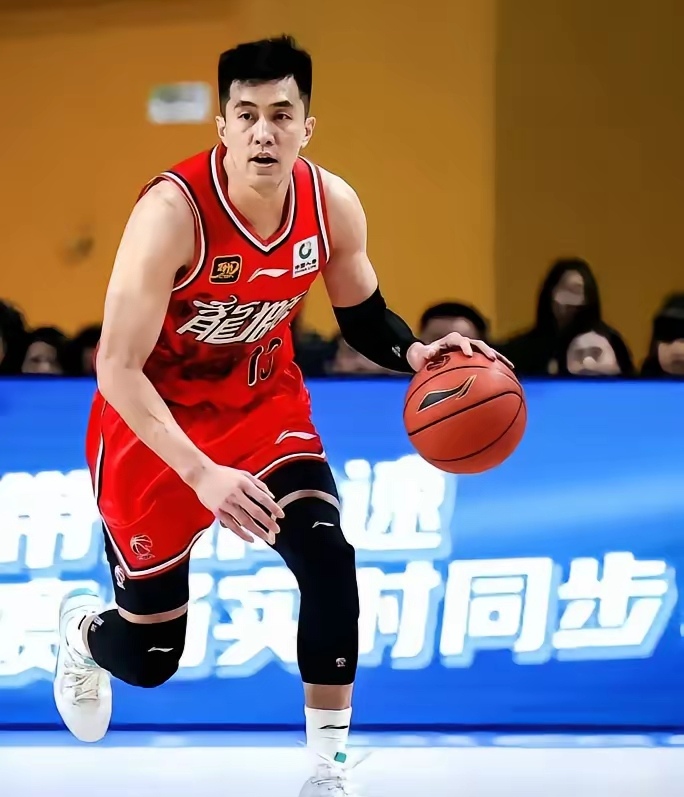 广州队鏖战灰熊,郭艾伦高光表现 广州队鏖战灰熊,郭艾伦高光表现
