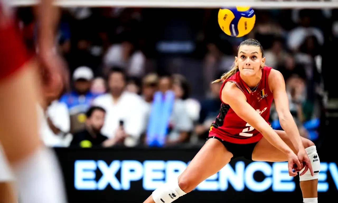 意大利女足队员在比赛中获得好成绩晋级