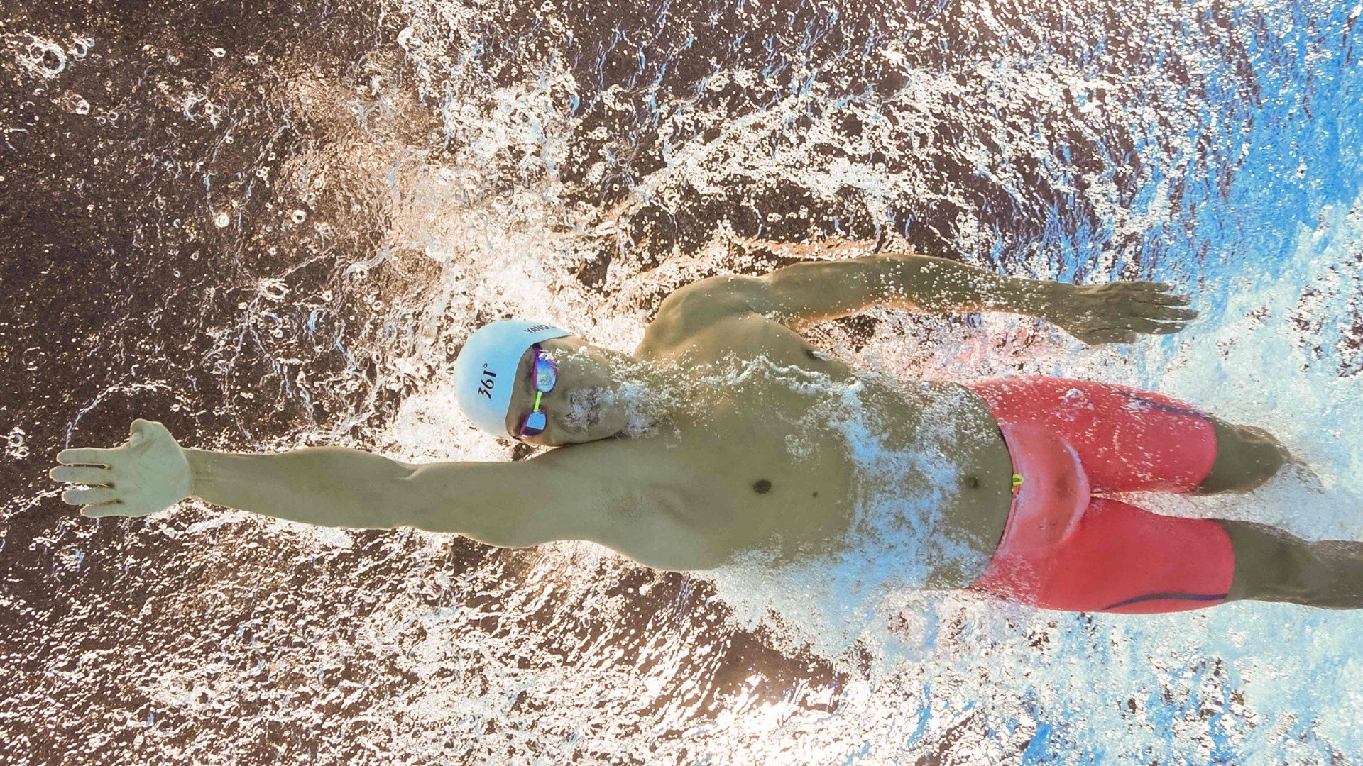 羽坛震撼夜,桃田贤斗独揽三局高光,日本队横扫韩国队创历史