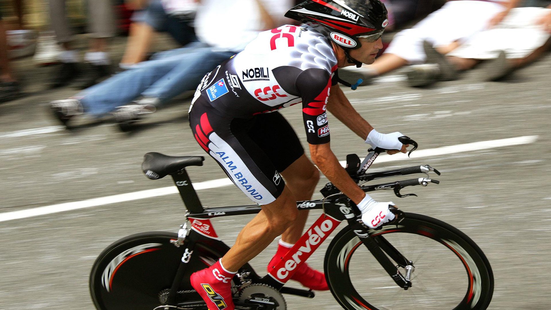 赛道上的逆袭，红牛车队如何翻盘迈凯伦，勒克莱尔扛起全队的传奇之战